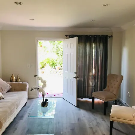 Cute Cozy Guest House In Beverly Hills